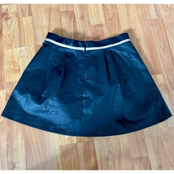 Bcbg‎ black skirt - Picture 2 of 2